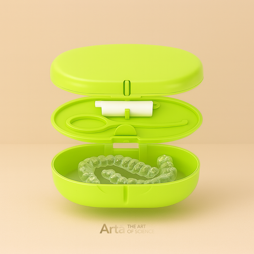 علبة تقويم أسنان مزدوجة مع تصميم أنيق لتخزين وحماية التقويم الشفاف والمثبتات وأجهزة التبييض – Double dental orthodontic case with stylish design, ideal for clear aligners, retainers, whitening trays, and night guards.