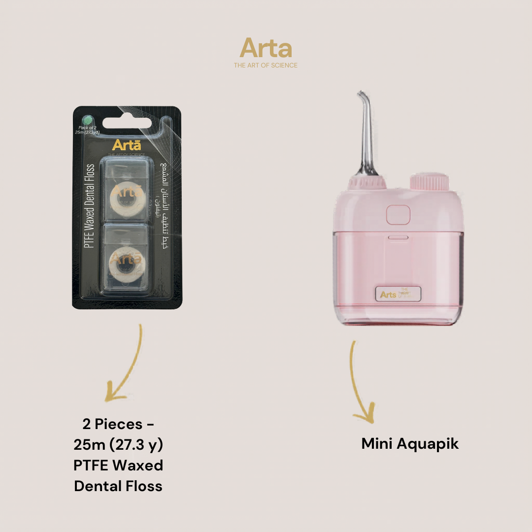 Artá dental floss packaging and Mini Aquapik on a light gray background
عبوة خيط أسنان أرتا وMini Aquapik على خلفية رمادية فاتحة