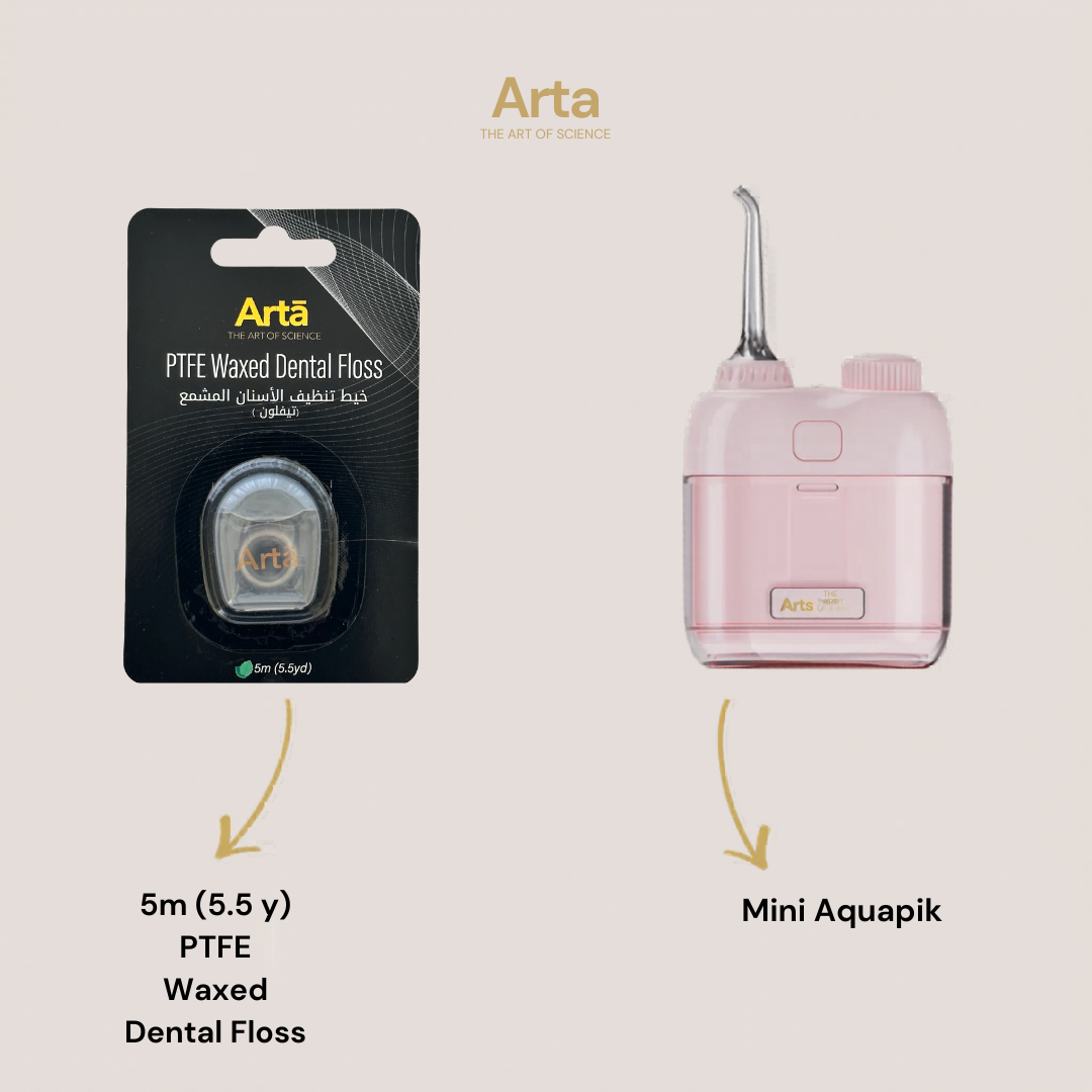 Arta dental floss and water flosser on a beige background
خيط أسنان أرتا وجهاز تنظيف الأسنان المائي على خلفية بيج