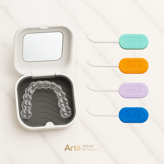 Arta Retainer Case with Mirror & Colored Aligner Chewie Removal Tools – علبة تقويم مع مرآة وأدوات إزالة وتثبيت القوالب الشفافة بألوان متعددة، للحفاظ على النظافة والأناقة اليومية.